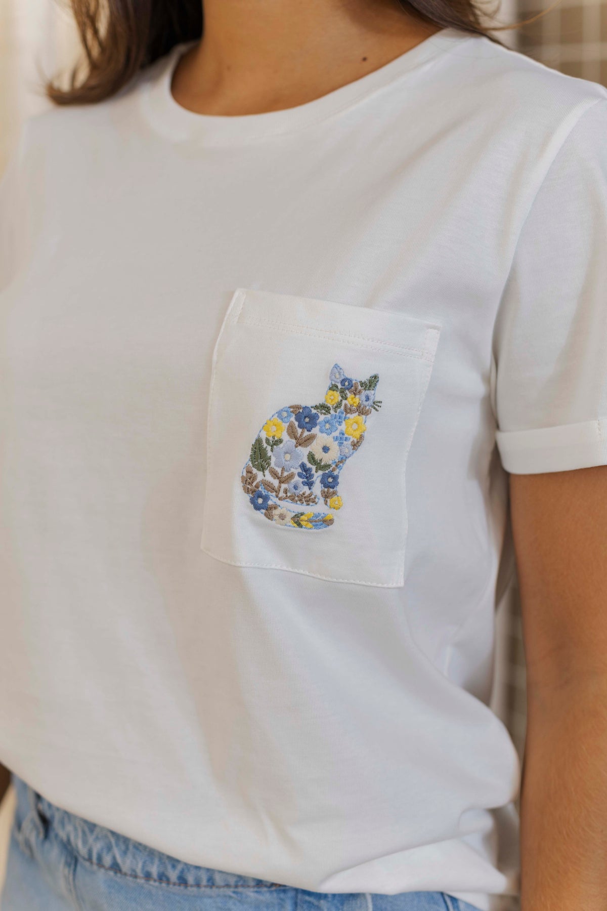 Camiseta Básica Ext Bolsillo Bordado Gato