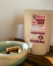 Cargar imagen en el visor de la galería, Snack para Perro Cabano Semiblando de Cordero Nuske
